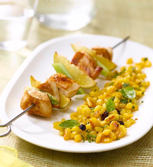 Brochettes de poulet au citron et maïs aux herbes